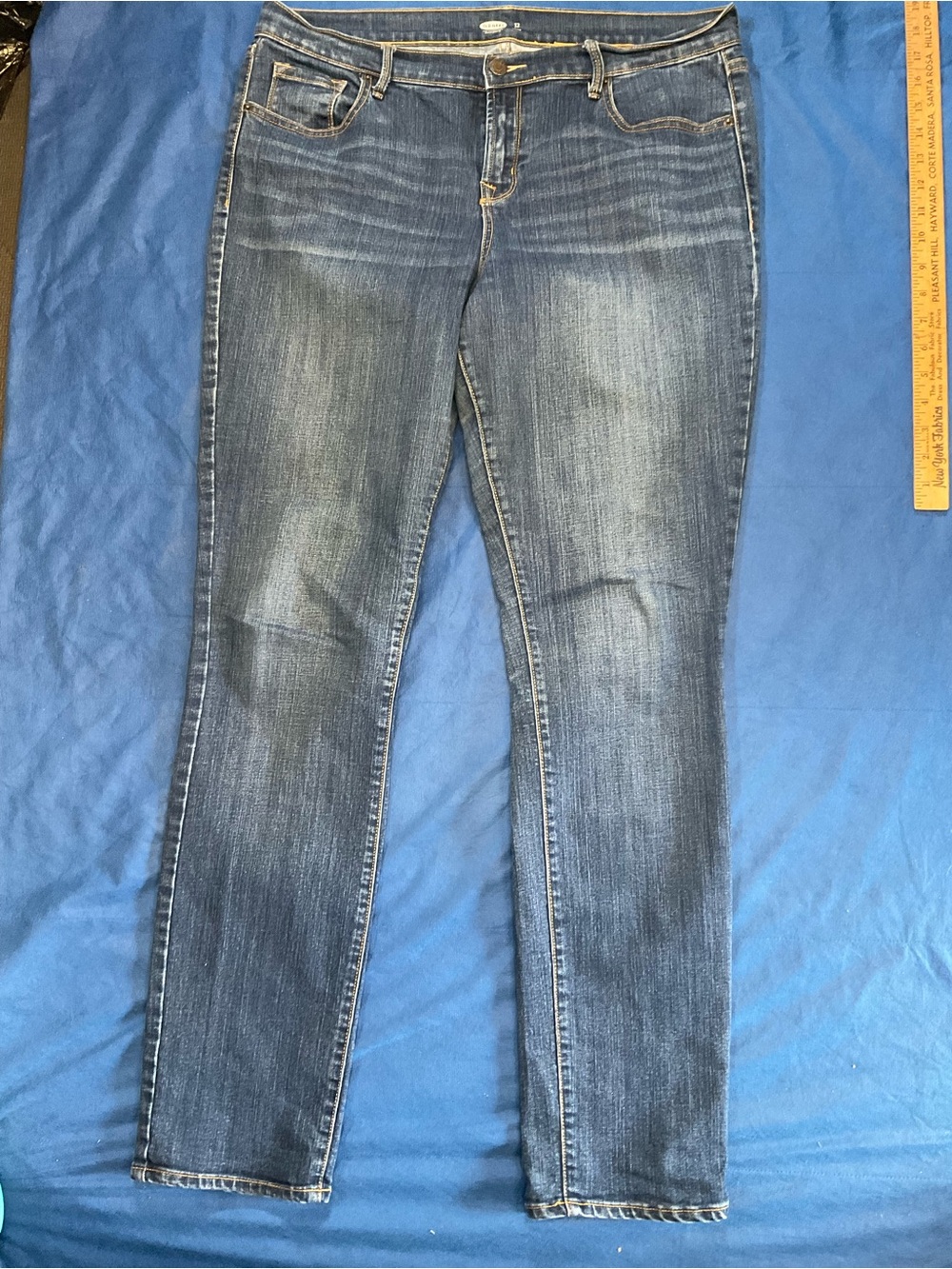 Old Navy Straight Leg Jeans in Medium-Dark Blue Wash